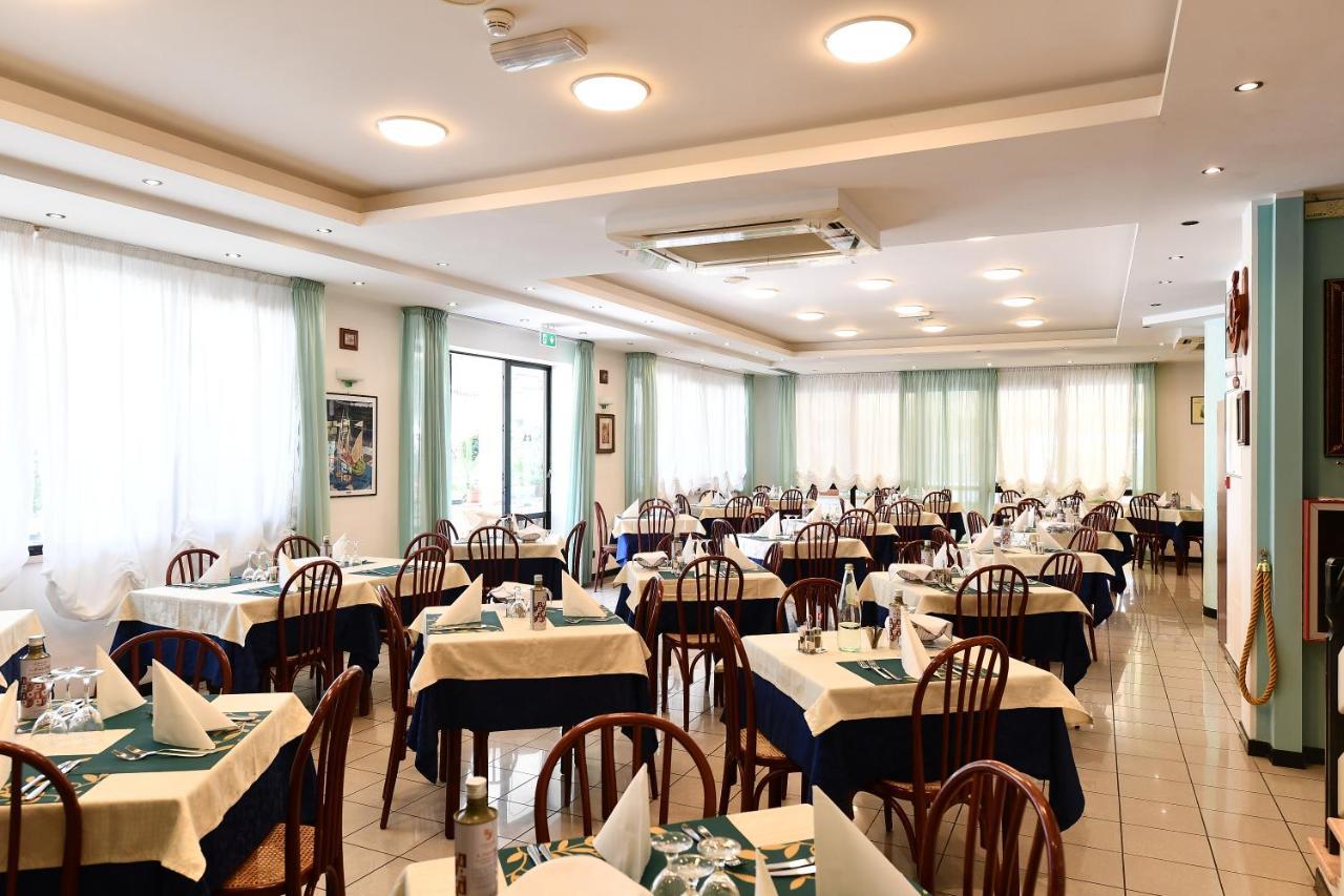 Hotel Criniera D'Oro 里米尼 外观 照片