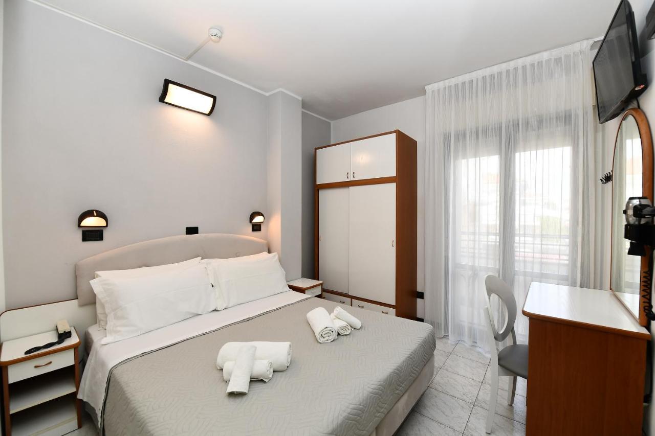 Hotel Criniera D'Oro 里米尼 外观 照片