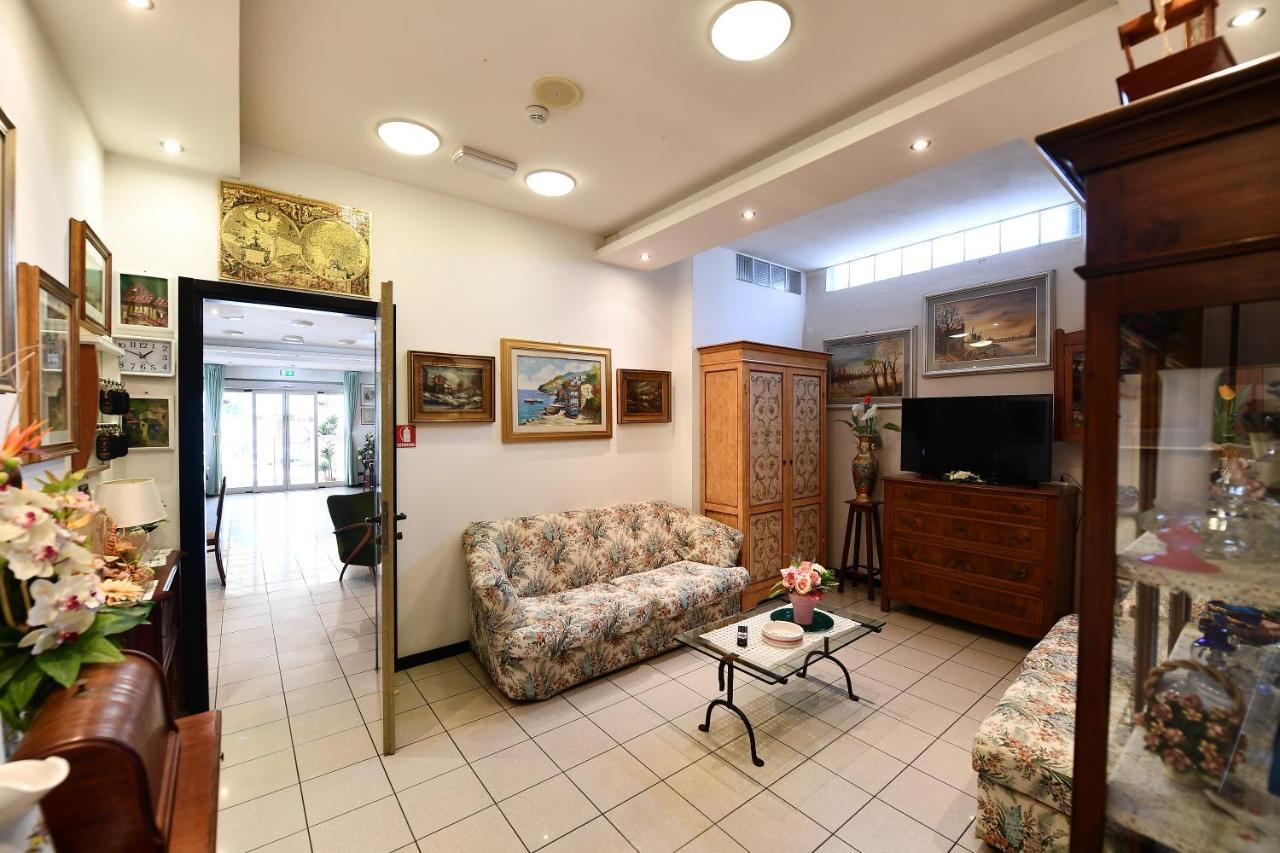Hotel Criniera D'Oro 里米尼 外观 照片